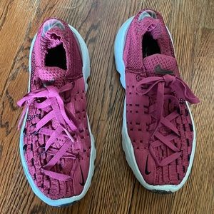 Nike Space Hippie 04 Women’s Shoes Sweet Beet Black Team Red Size 7